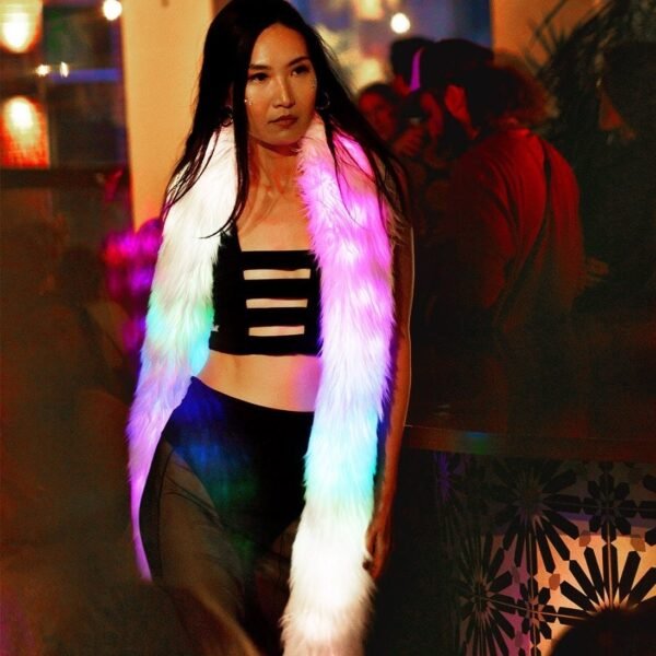 Model-cage-bralette Model-cage-bralette